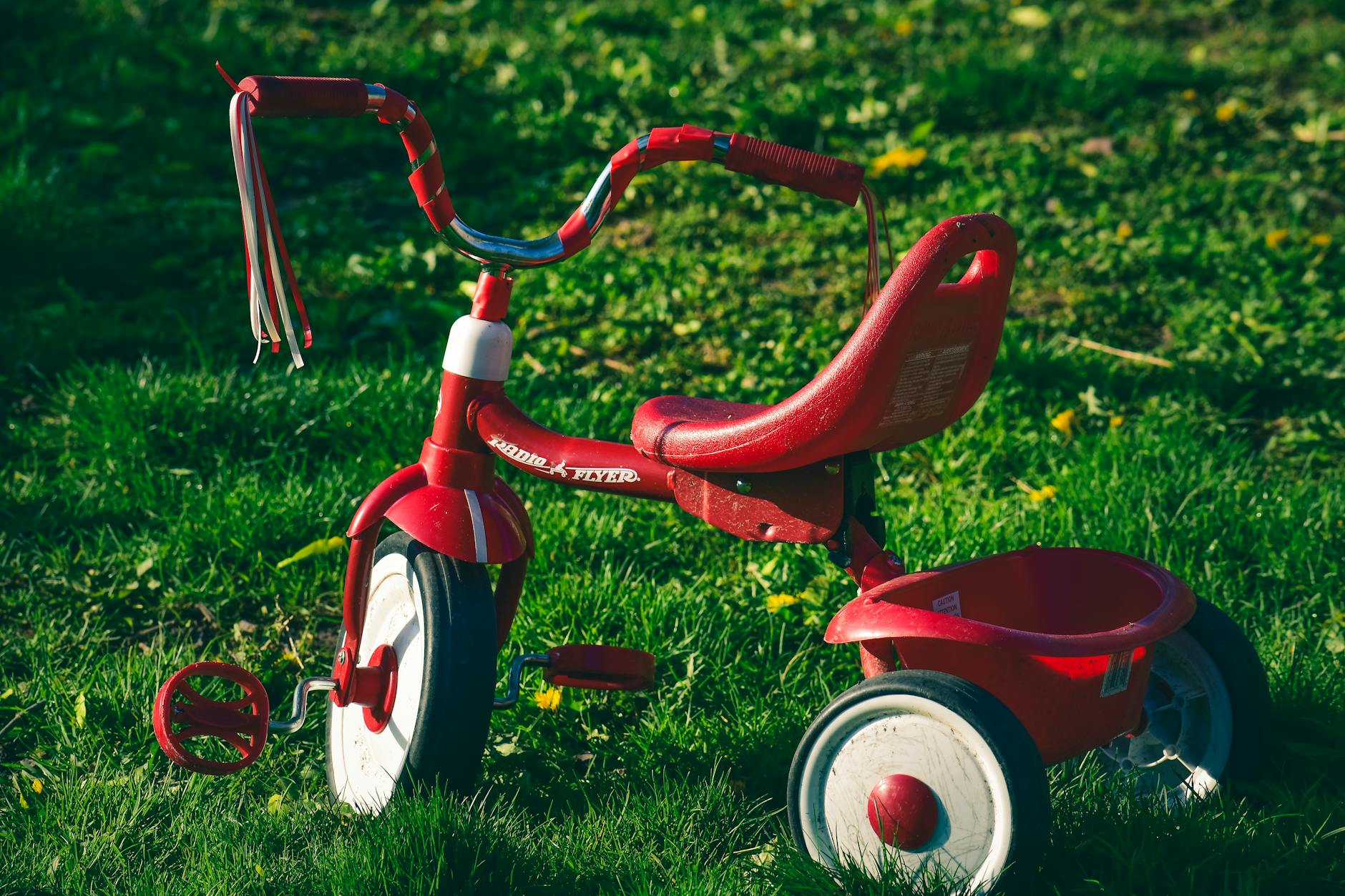 How Old Should Kids Be to Play Outside Alone? A Parent Guide to Outdoor Independence