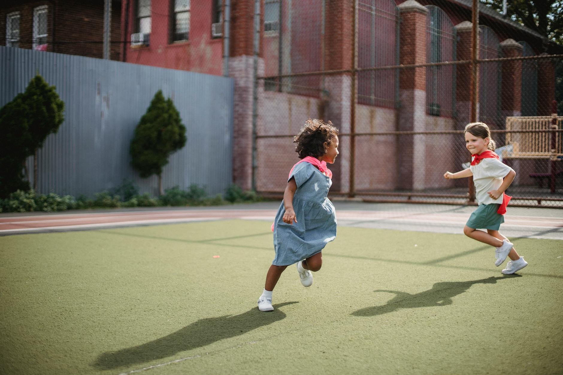 Family enjoying outdoor active play with kids in a sunny backyard — how do you make outdoor playtime more fun for kids