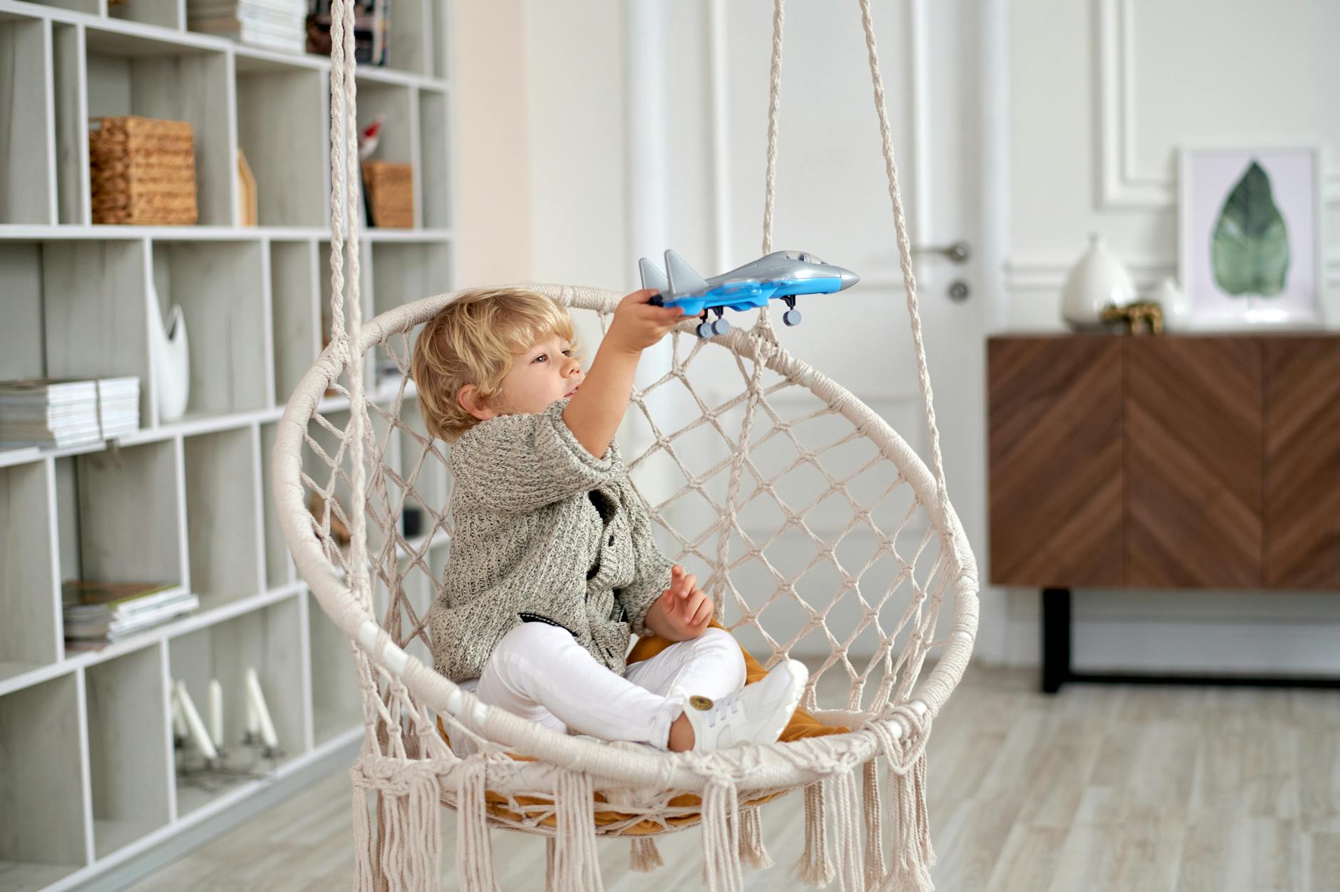 What Outdoor Toys Actually Hold a Young Child’s Attention?